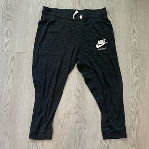 Nike Cropped Joggers